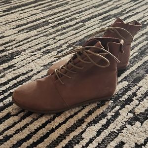Brown leather boots size 8